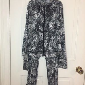 Danskin Now girl 2 pc running set Sz 10/12